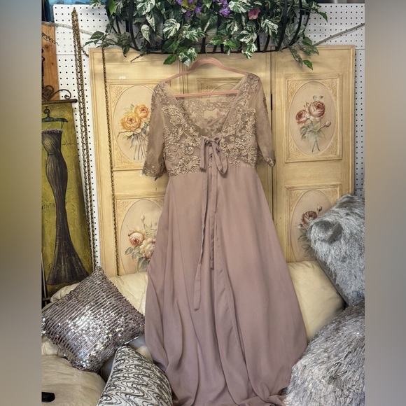 Elegant event Dress - Picture 2 of 7